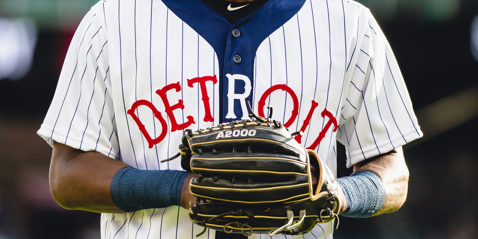 Detroit Tigers on X: Today's threads: 👌 We join the @Royals in their  Salute to the Negro Leagues by wearing Detroit Stars uniforms for today's  game!  / X
