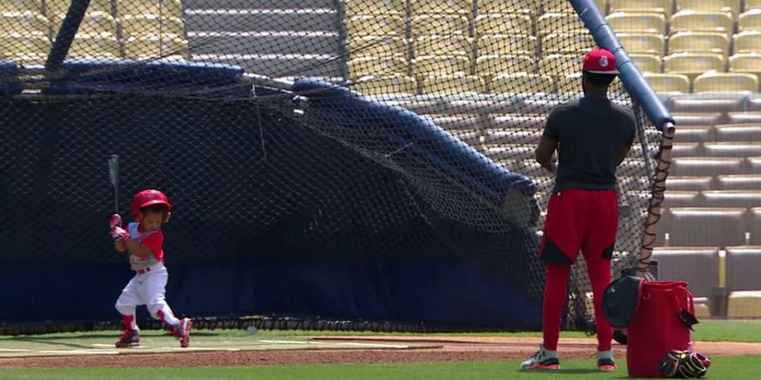 Micah Phillips, son of Brandon Phillips, BOS // Sept 15, 2018 v NYM