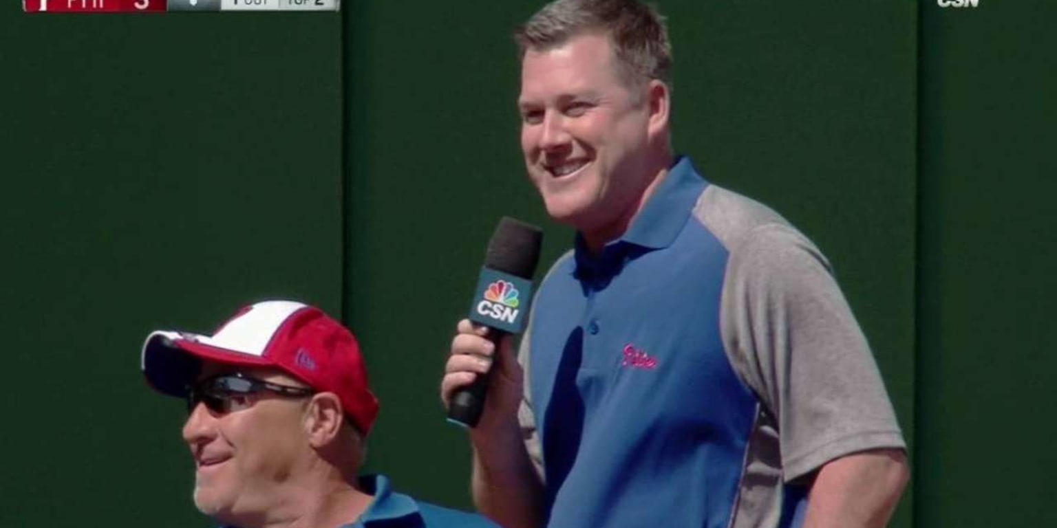 Phillies reporter dances out of the way of line drive at Spring ...