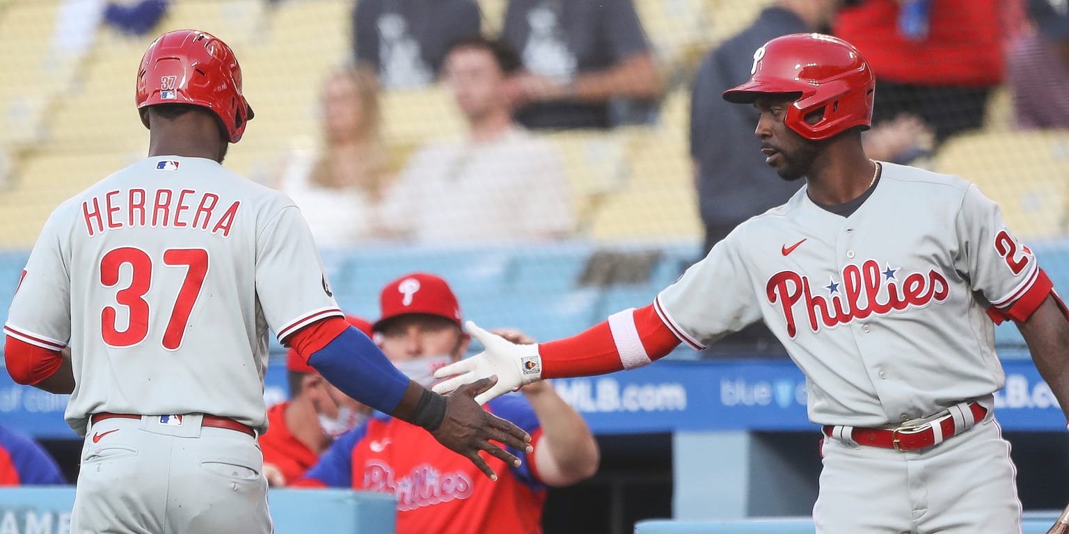 Phillies' Andrew McCutchen has never stopped thinking like a center fielder