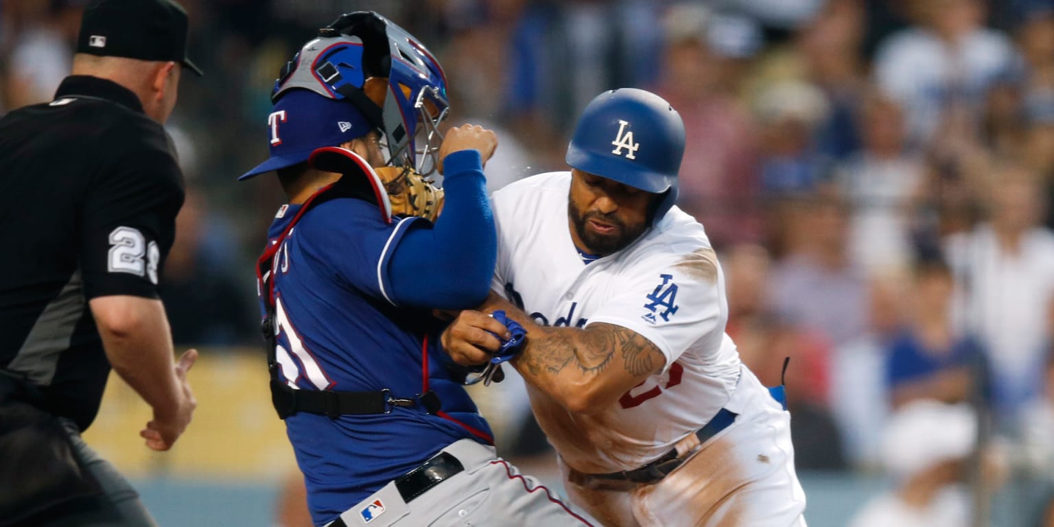 Matt Kemp takes out Robinson Chirinos, Dodgers, Rangers scuffle