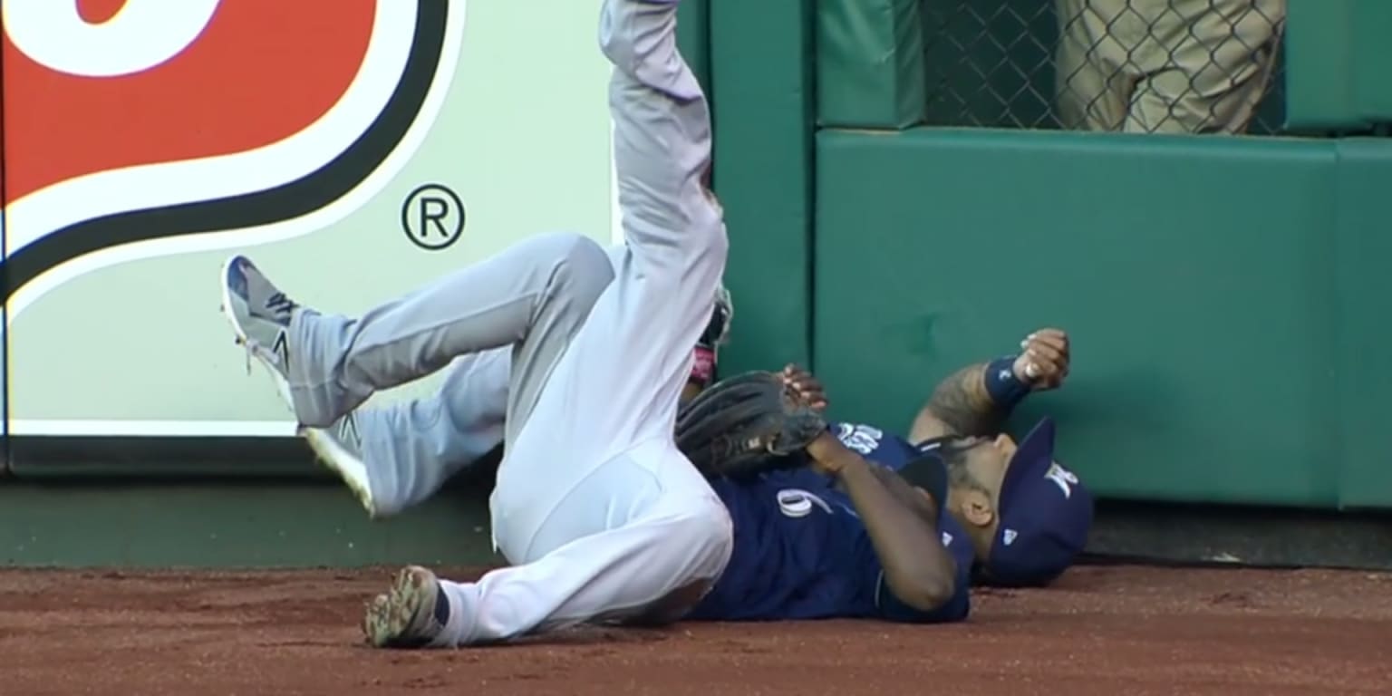 Eric Thames exits after outfield collision