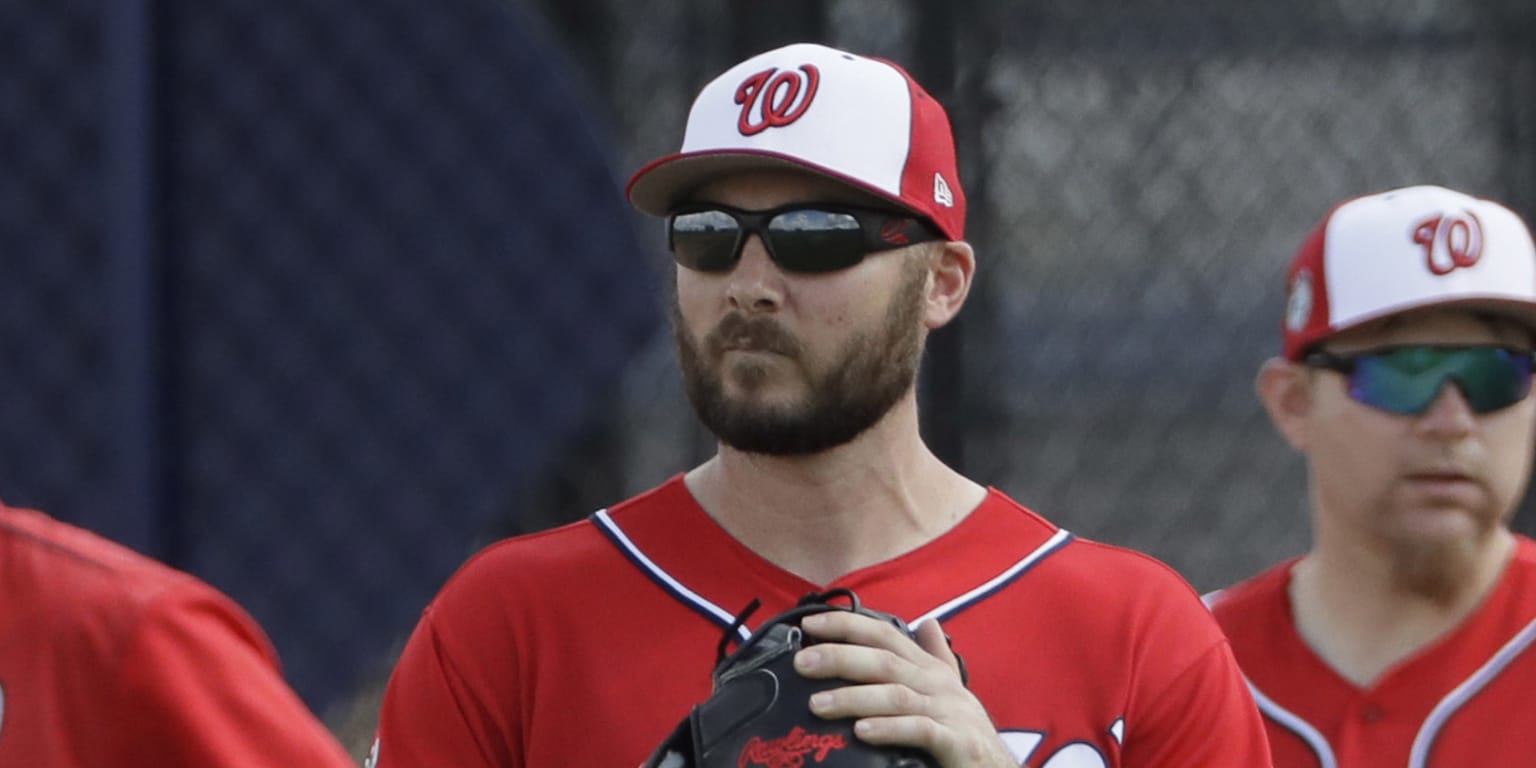Nationals place Clint Robinson on waivers