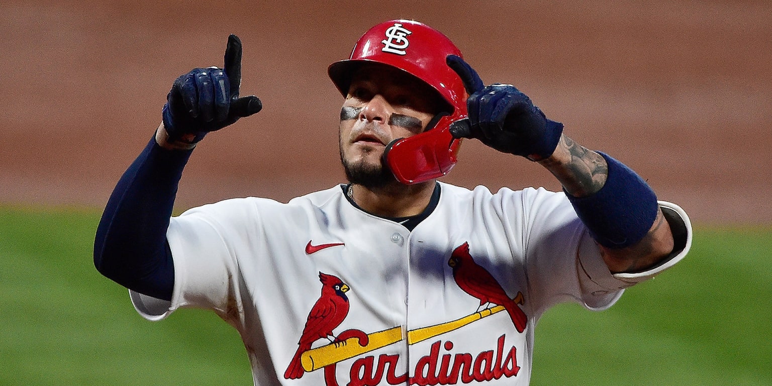 Yadier Molina agrees to 2022 contract with Cardinals