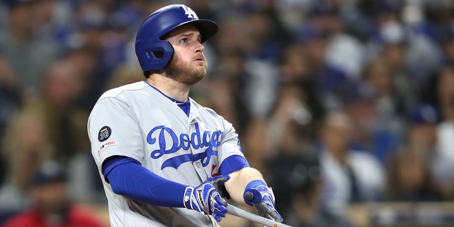 Max Muncy blasts two home runs, Dodgers rally past Reds 3-2