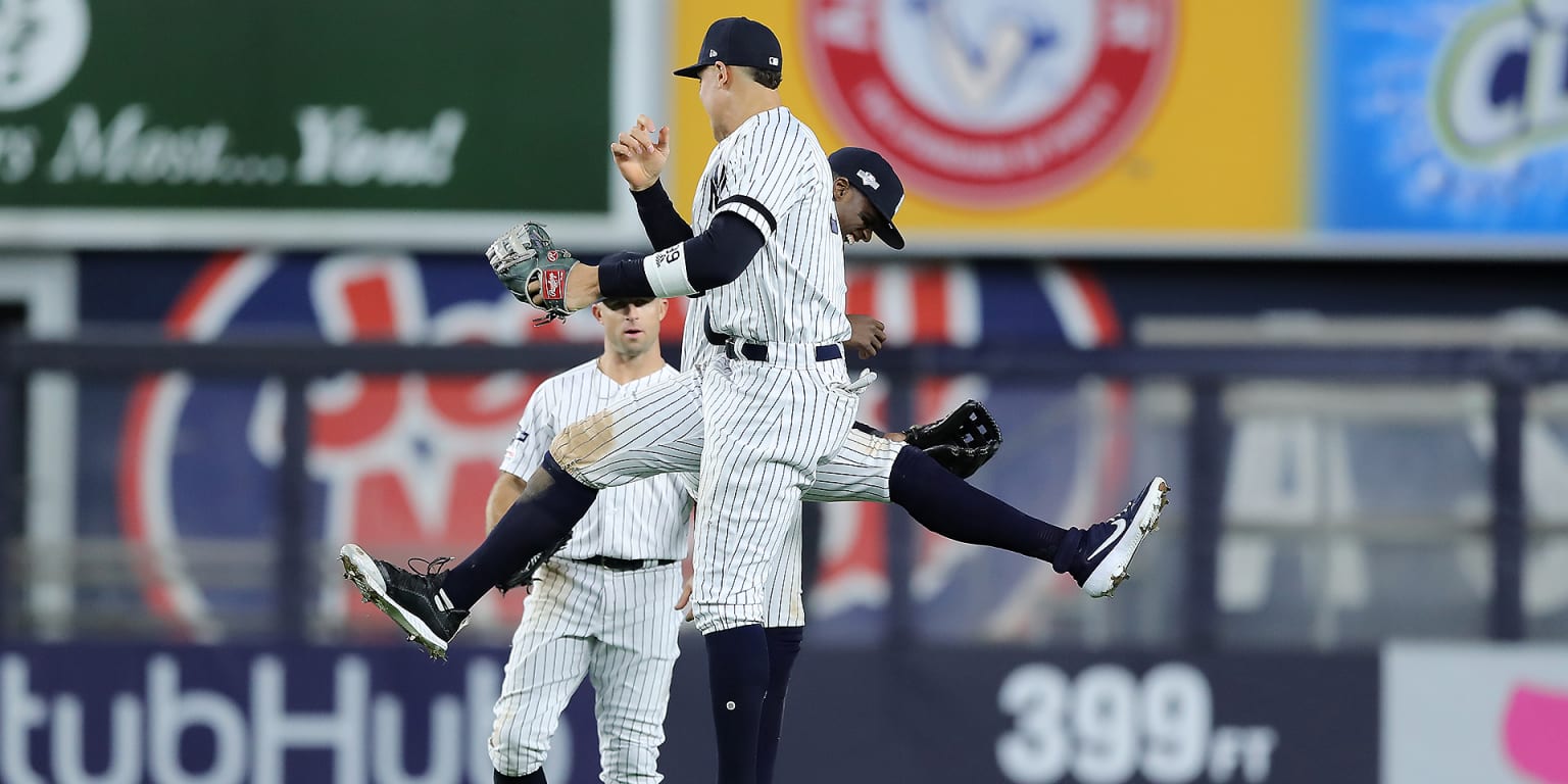 MLB on X: The @Twins win their 1st #Postseason series since 2002!  #CLINCHED  / X