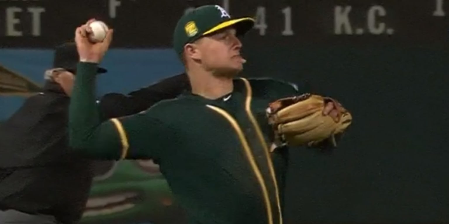 Matt Chapman Oakland Athletics GIF - Matt Chapman Oakland Athletics Catch -  Discover & Share GIFs