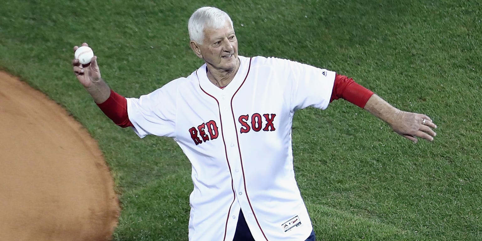 Red Sox legend Carl Yastrzemski throws the ceremonial first pitch