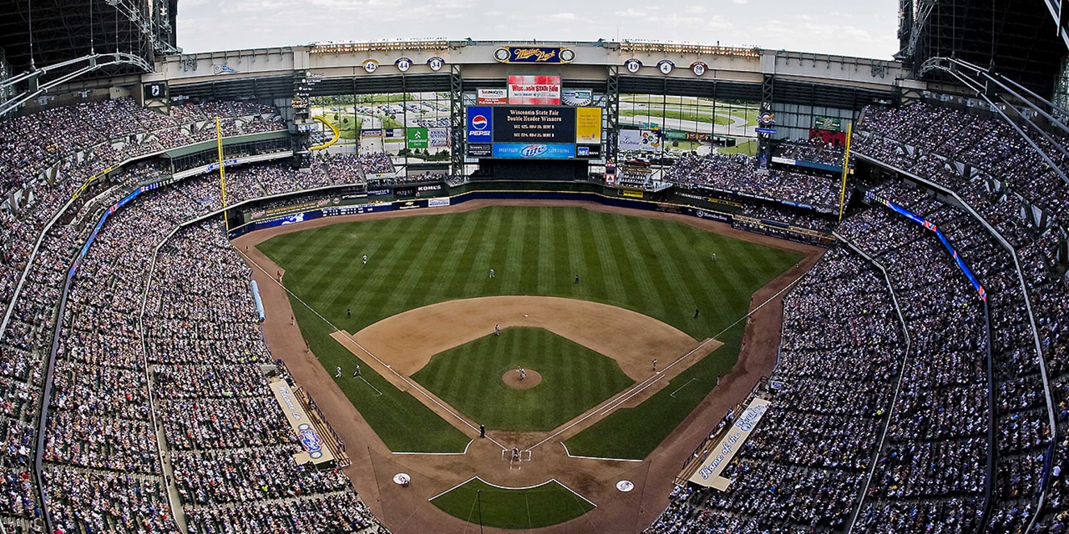 MLB: St. Louis Cardinals at Milwaukee Brewers, Fieldlevel