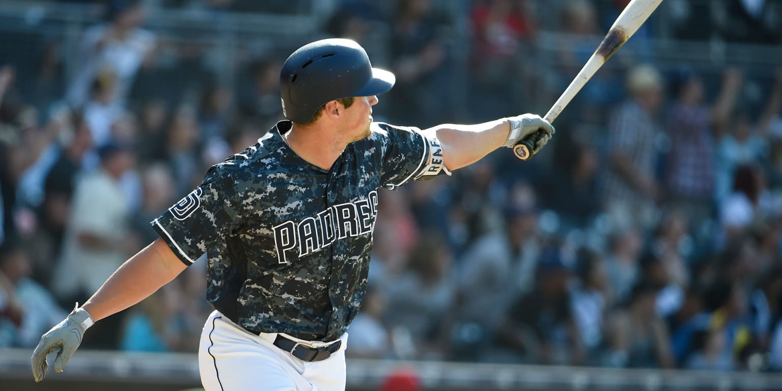 Renfroe's pinch slam carries Padres over Reds, 6-3