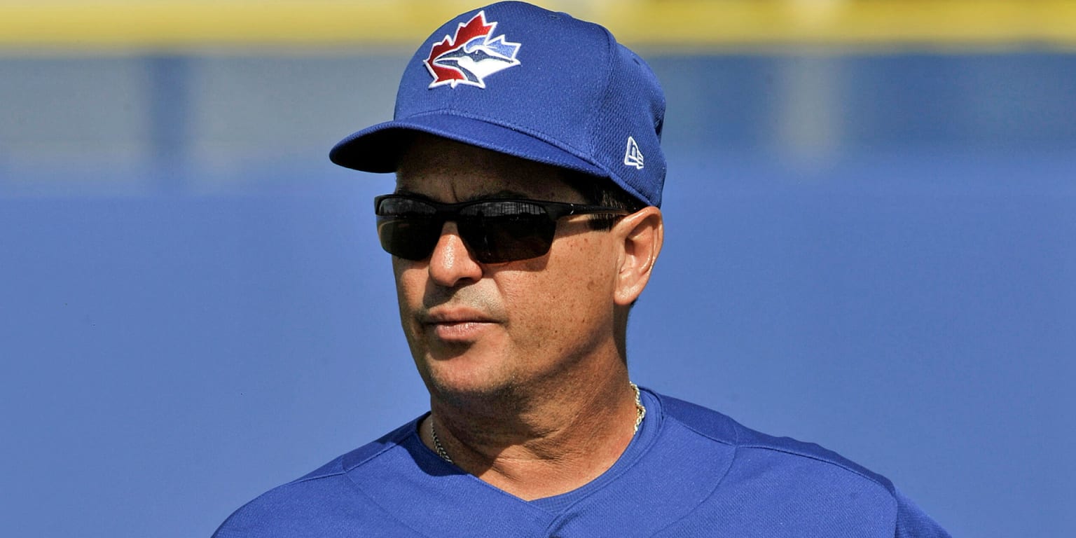 Blue Jays hire Charlie Montoyo as new manager 