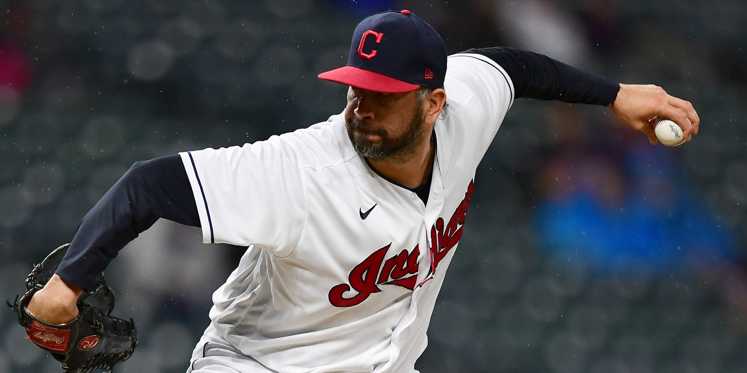 Cleveland Indians relief pitchers 'Ll Paisa' Oliver Perez, 'Spin