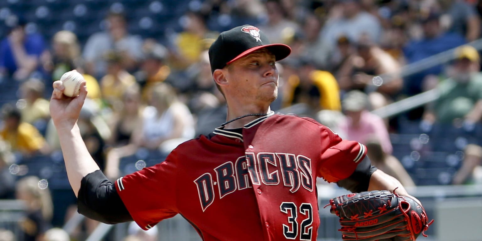 Diamondbacks pick Brad Boxberger over Archie Bradley to close