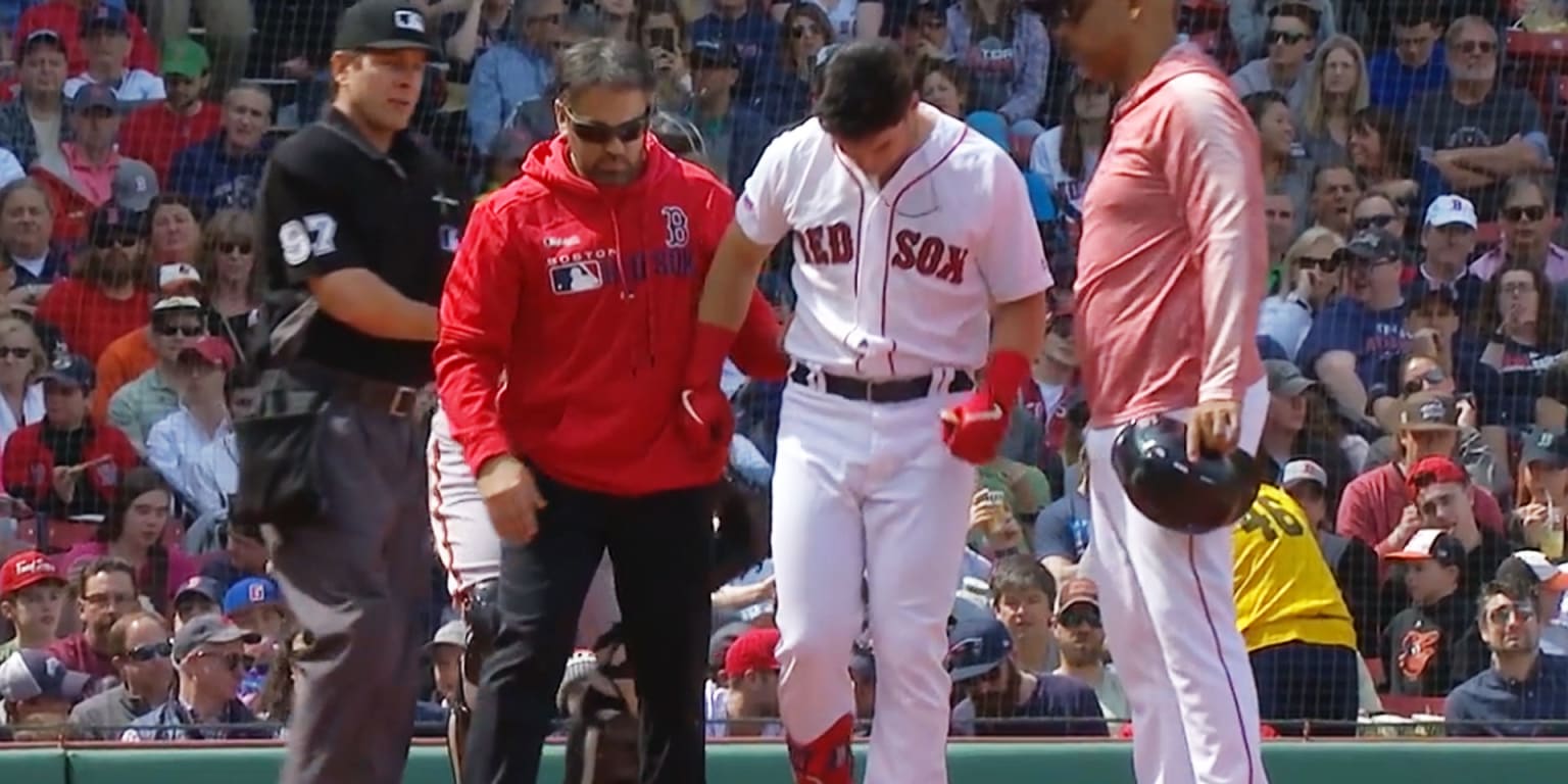 Andrew Benintendi exits game after getting struck with foul ball