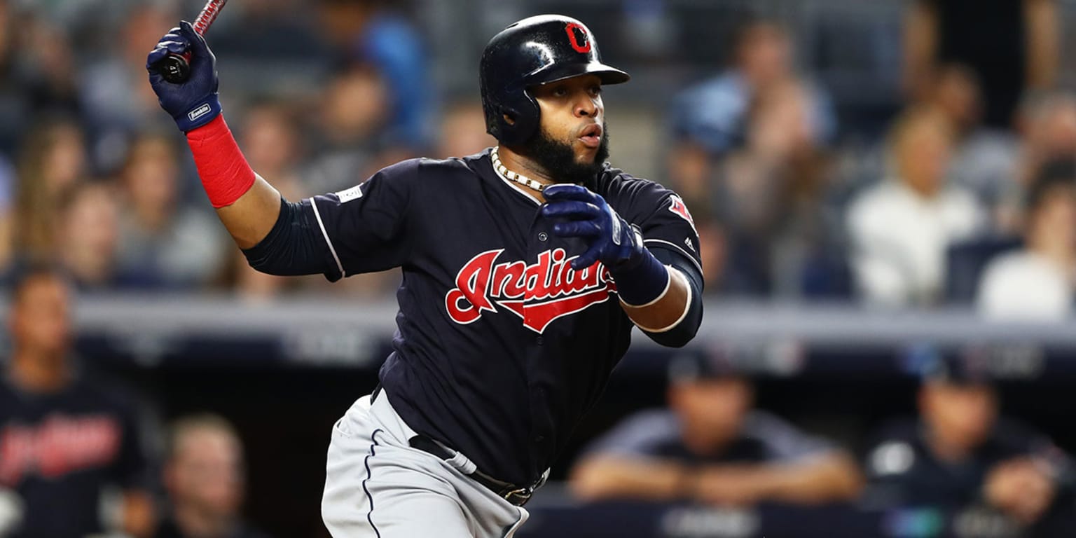 Former Mariner Carlos Santana reportedly agrees to join Pirates