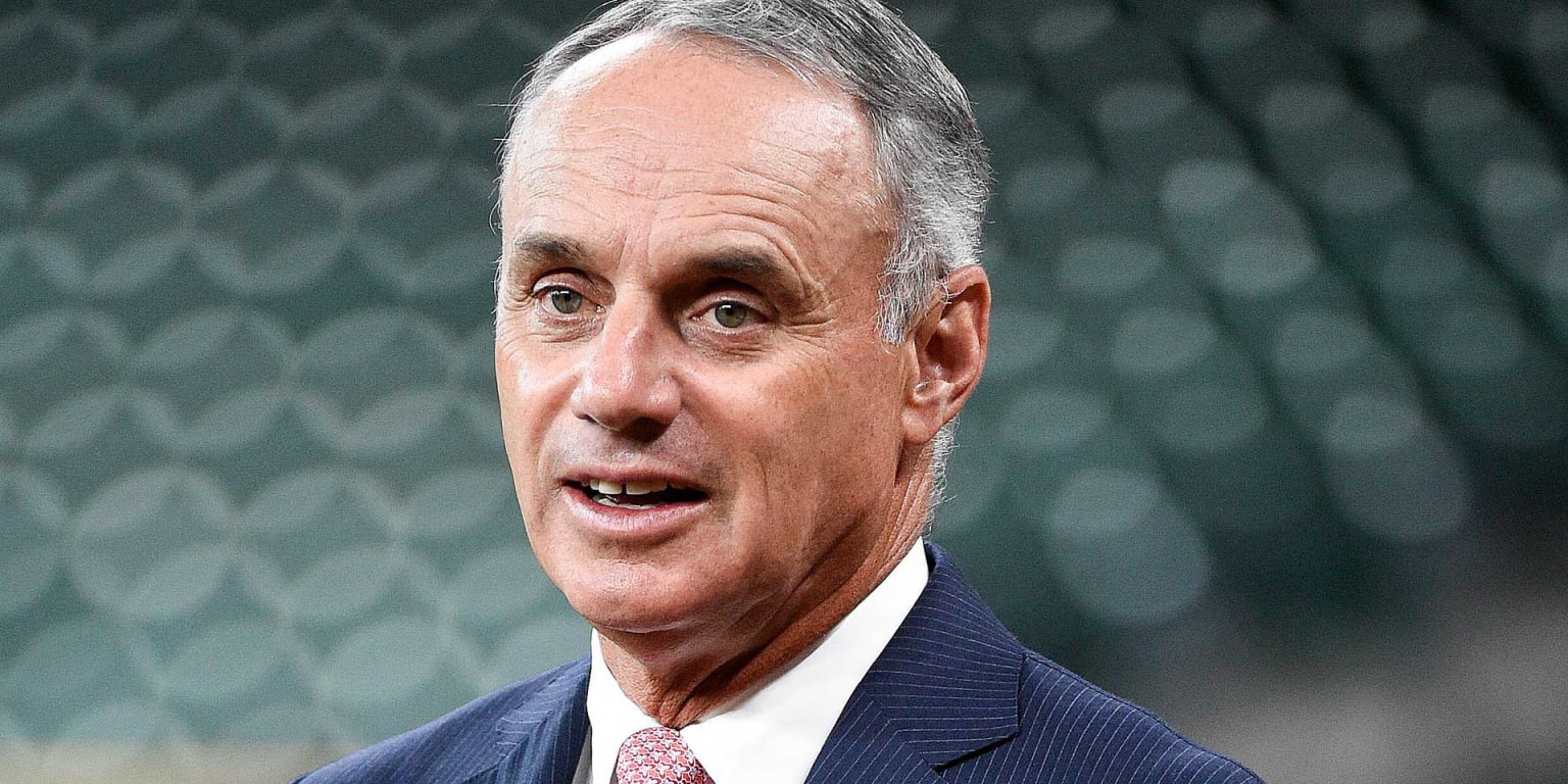 Rob Manfred speaks at Twins’ diversity event