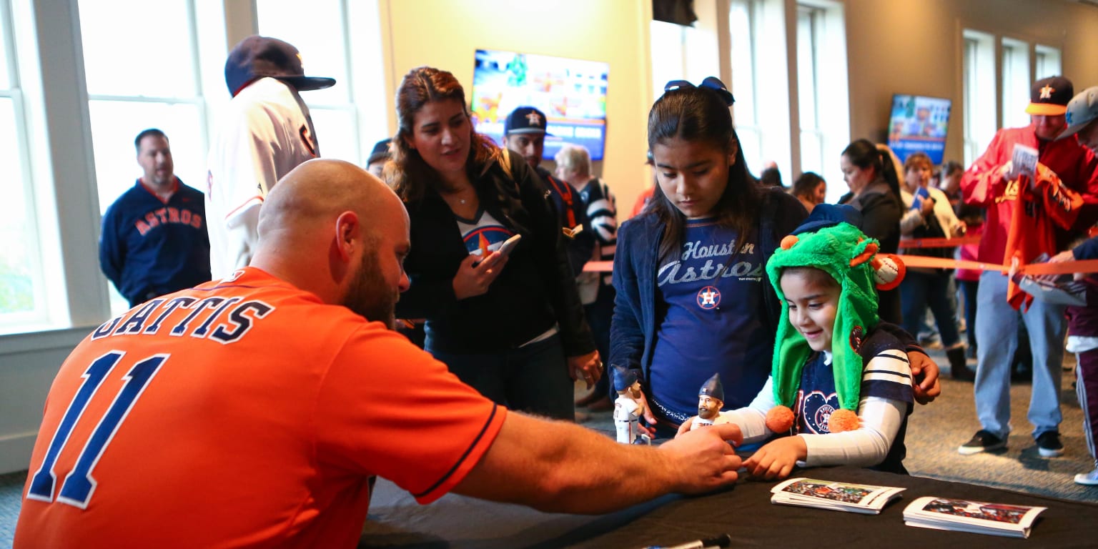 Astros fans flock to purchase playoff merchandise