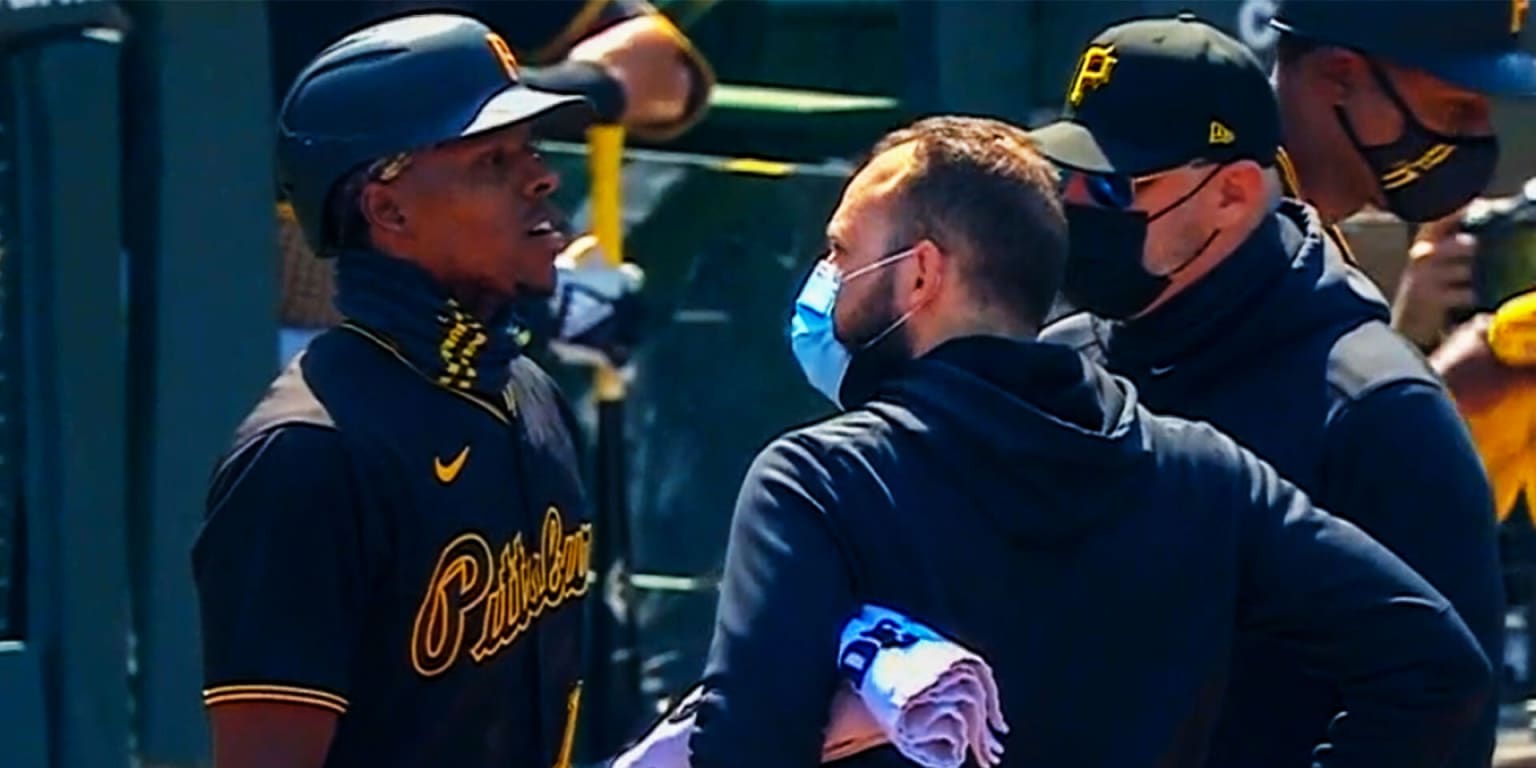 Ke'Bryan Hayes suffers apparent hand injury in 1st inning