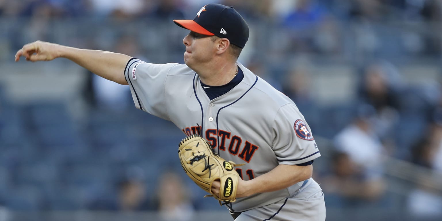 Astros reliever Ryan Pressly throws bullpen session