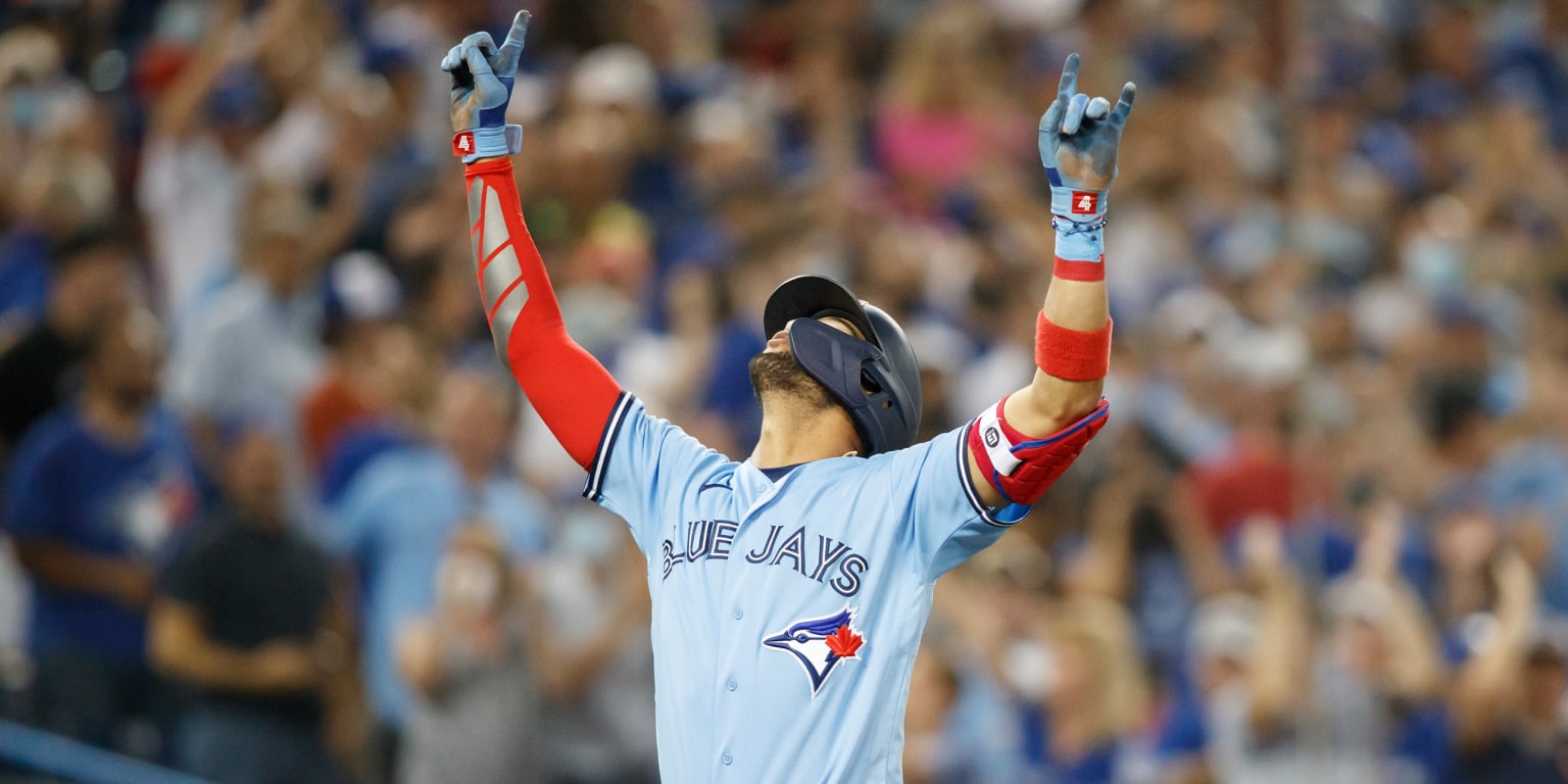 Manoah sets tone as Blue Jays defeat Red Sox for 5th straight win