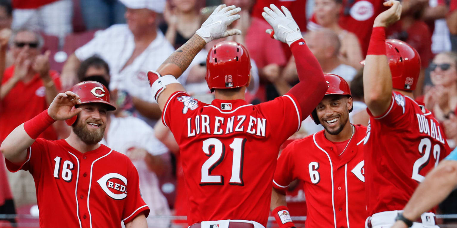 Reliever Lorenzen's pinch-hit homer sends Reds over Phillies