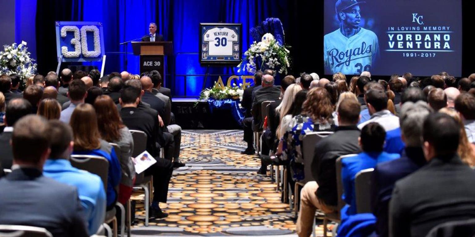 Royals, family grieve together at funeral for Yordano Ventura in