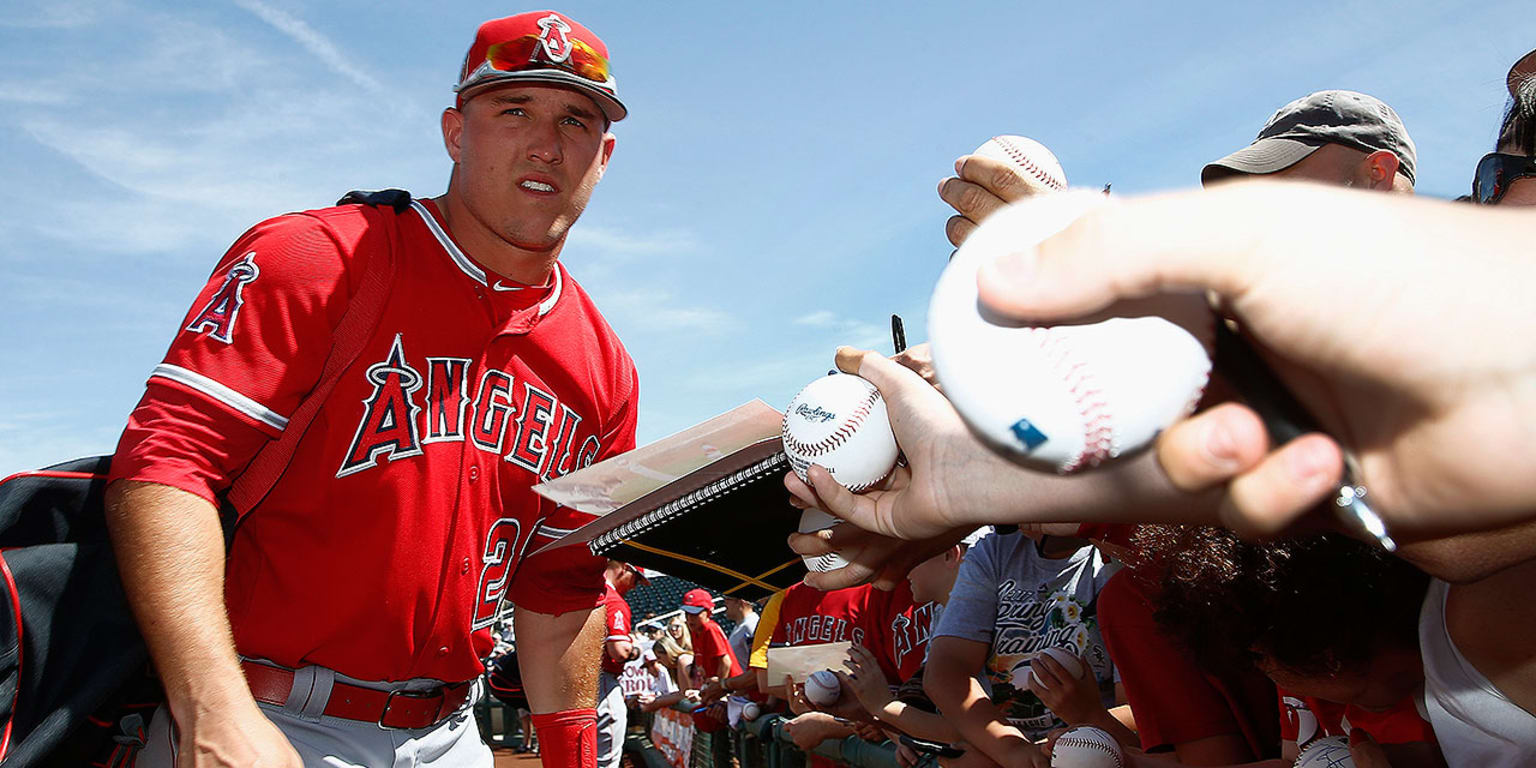 Angels' Mike Trout hits holeinone in golf