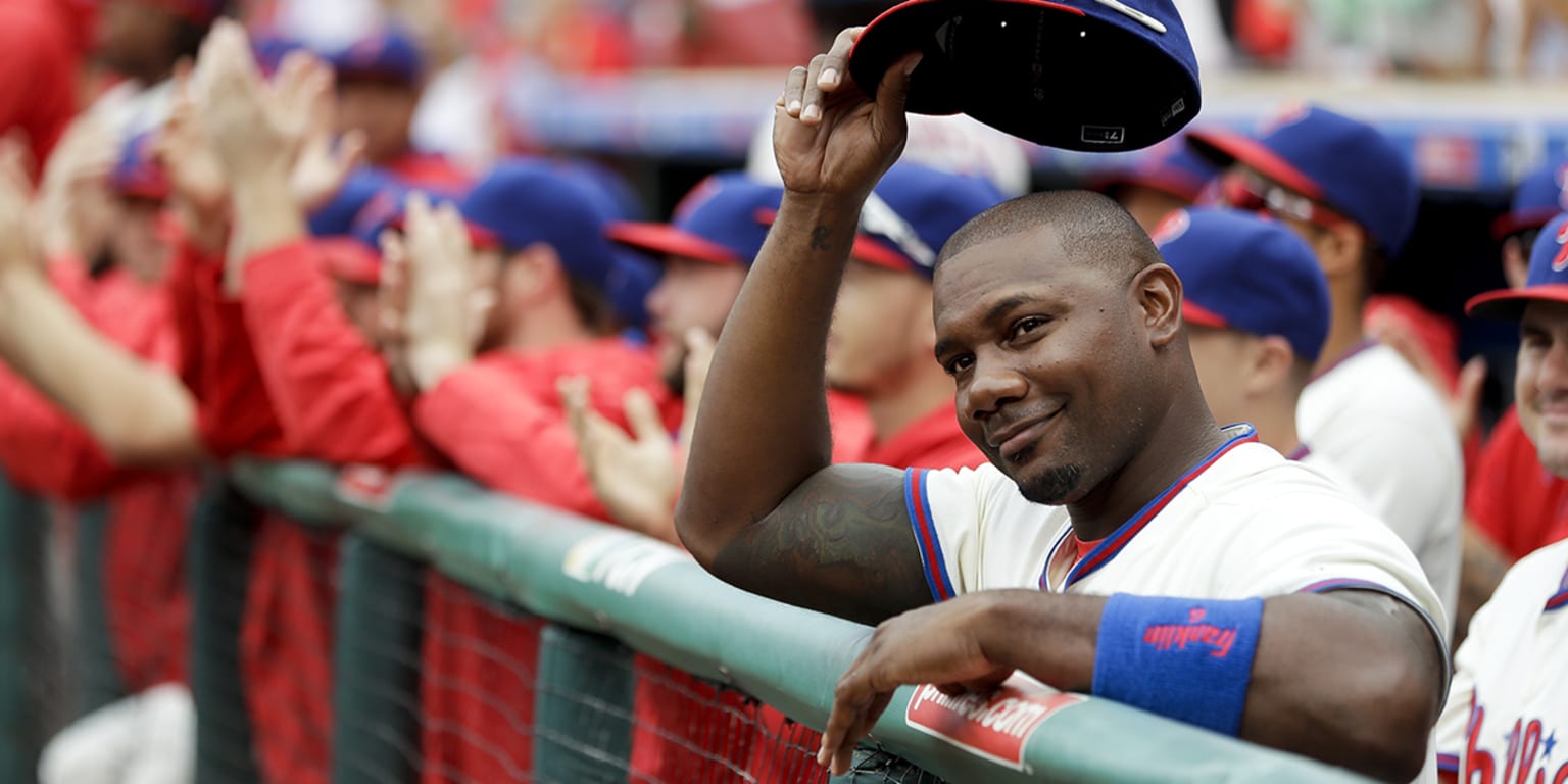 Ryan Howard signs minor league contract with Braves