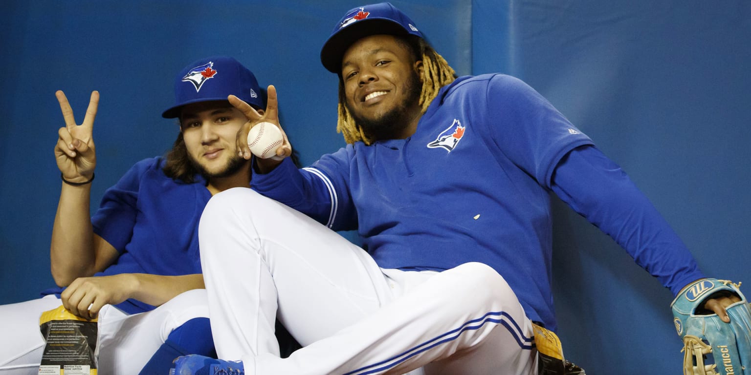 Vladimir Guerrero Jr. scratched from Blue Jays' lineup with sore right knee