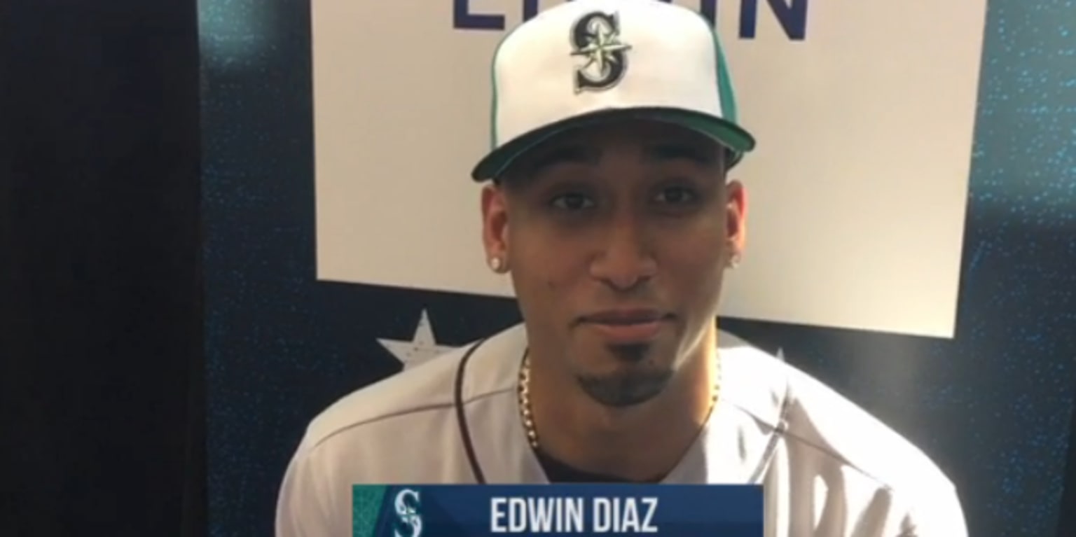 Mariners closer Edwin Diaz puts family and community first