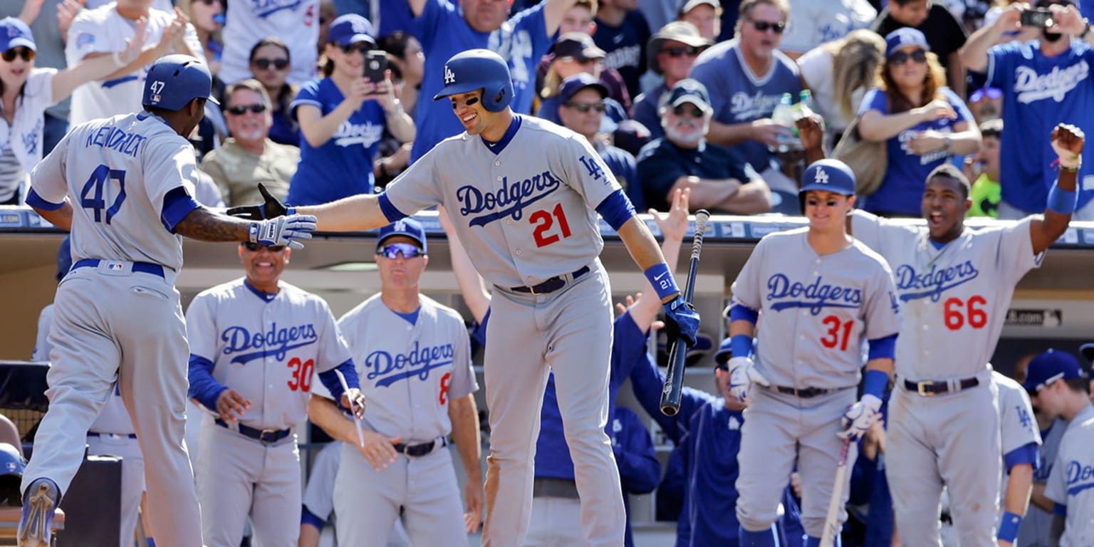 Urías earns MLB-leading 17th win, Dodgers beat Padres 3-0