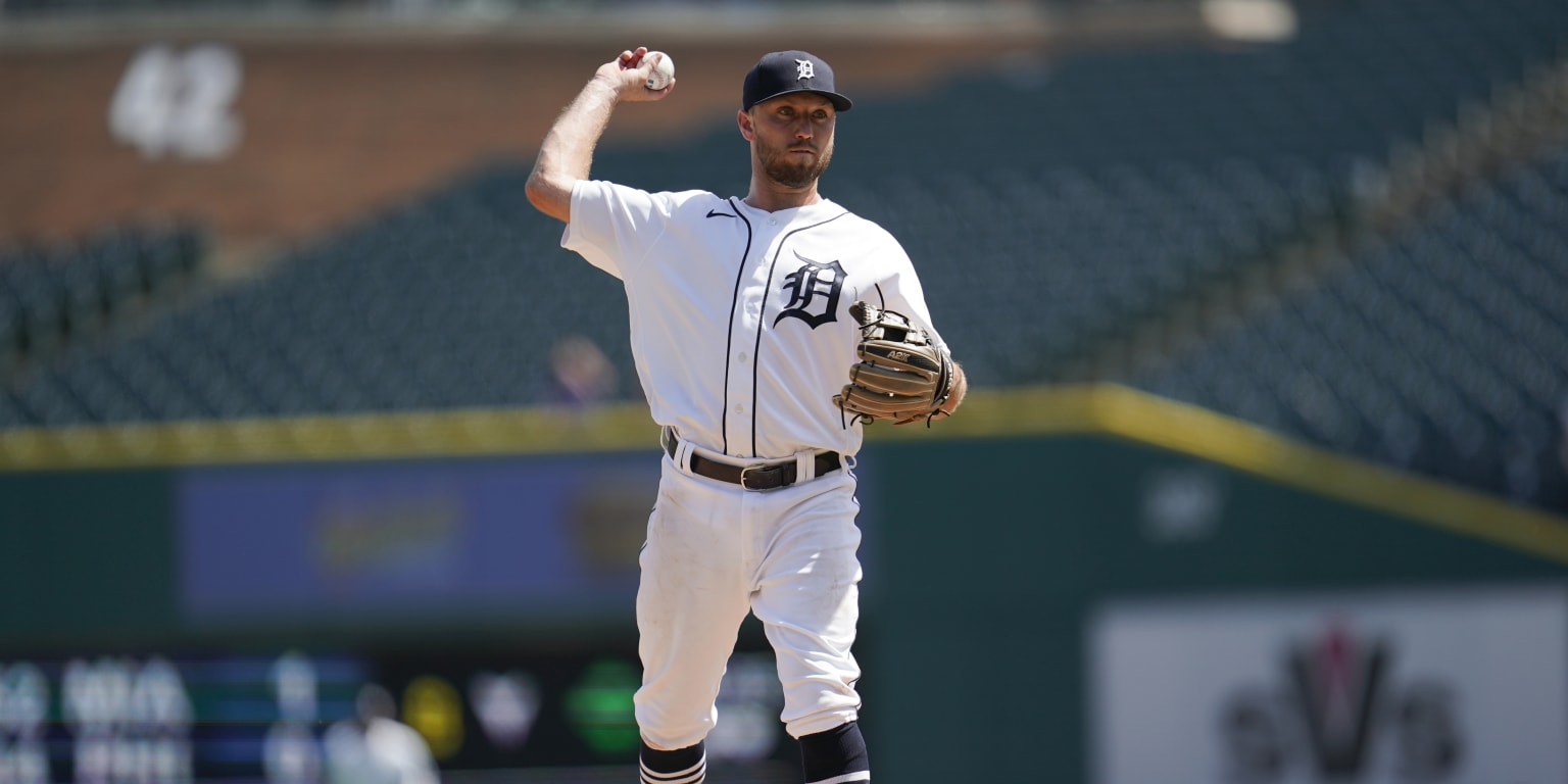 DETROIT, MI - APRIL 12: Detroit Tigers shortstop Javier Baez (28) fields  his position during an MLB game against the Boston Red Sox on April 12,  2022 at Comerica Park in Detroit