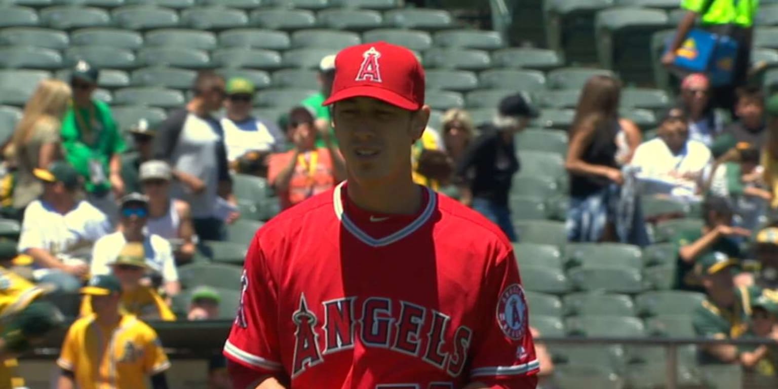 Angels, Tim Lincecum top A's 7-1