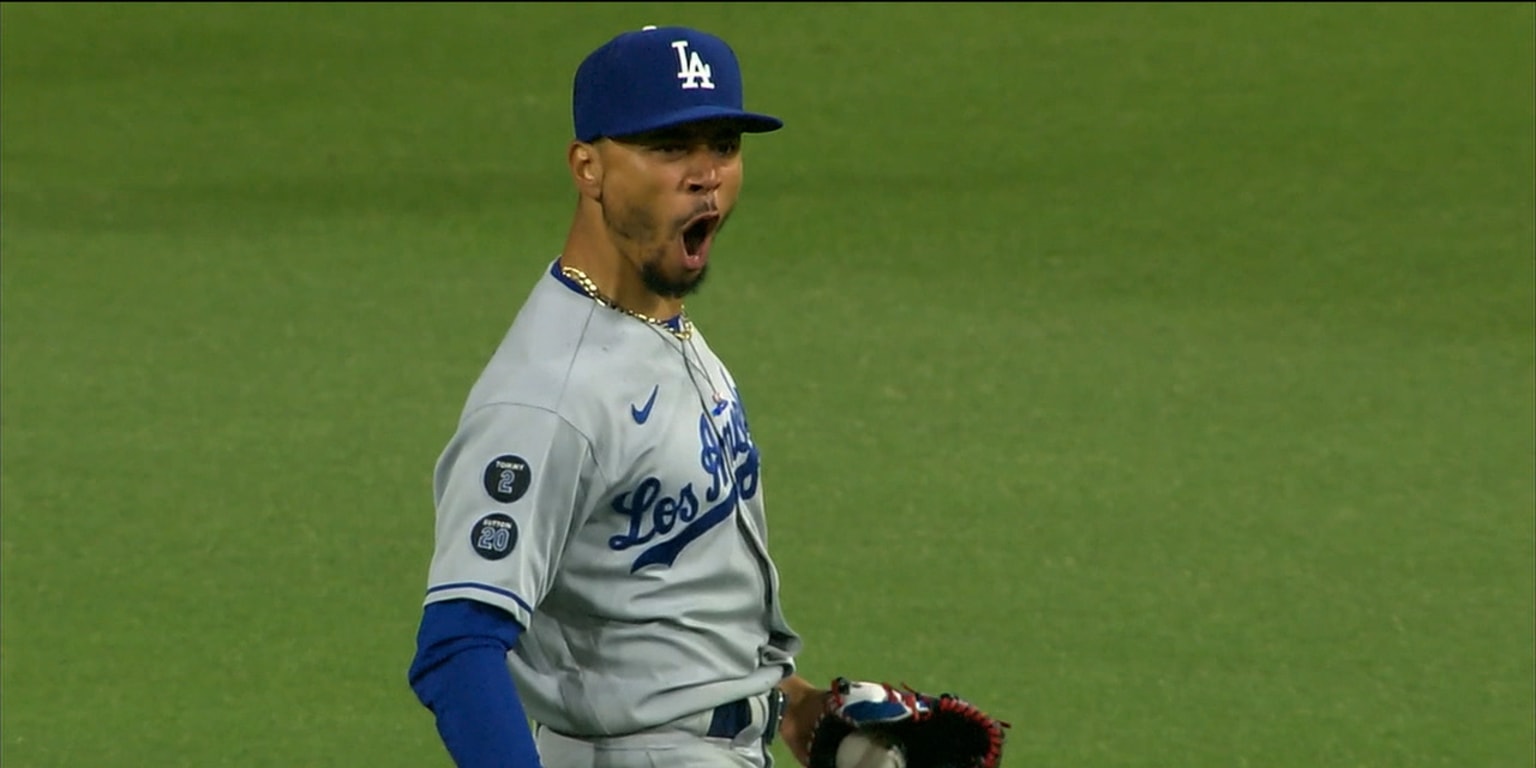 Mookie Betts' diving grab, 09/20/2022