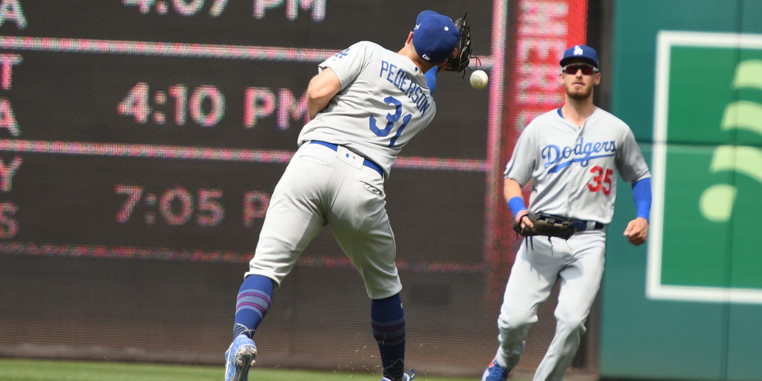 Dodgers' Max Muncy going through defensive slump in first week