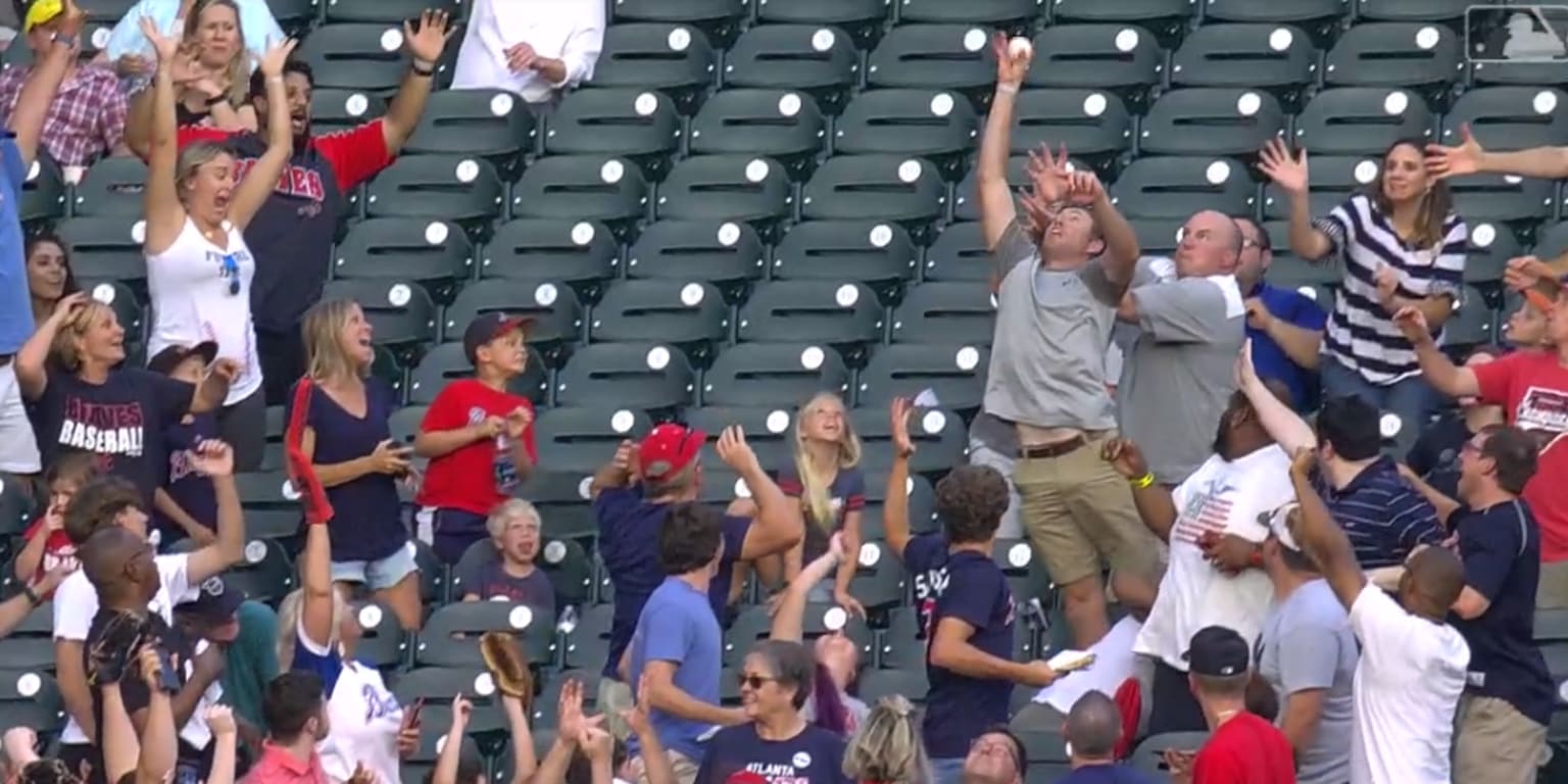 What a catch! Ronald Acuña Jr. flashes some SERIOUS leather for the Atlanta  Braves! 