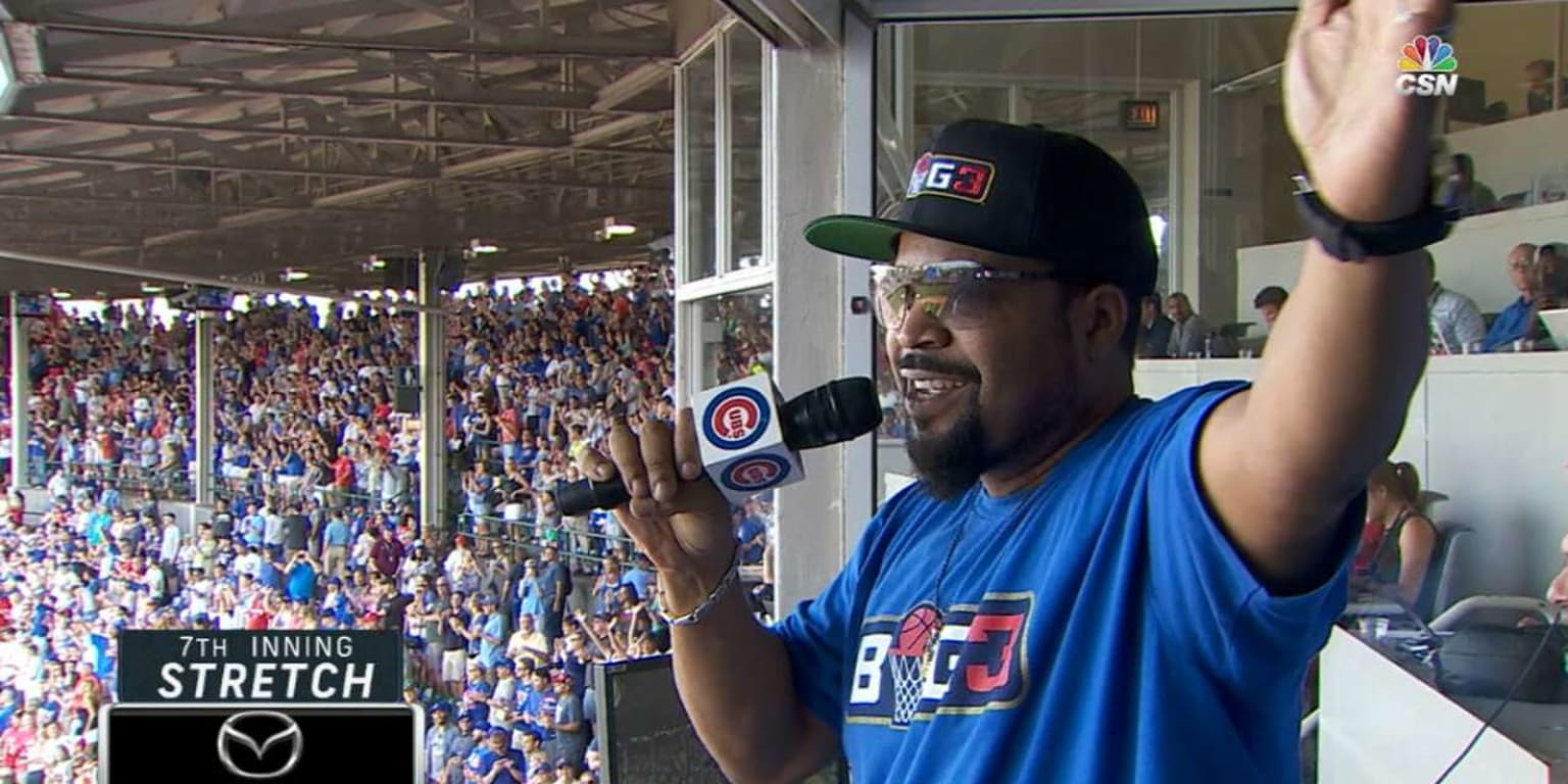 Eddie Vedder dedicated the seventh-inning stretch to David Ross