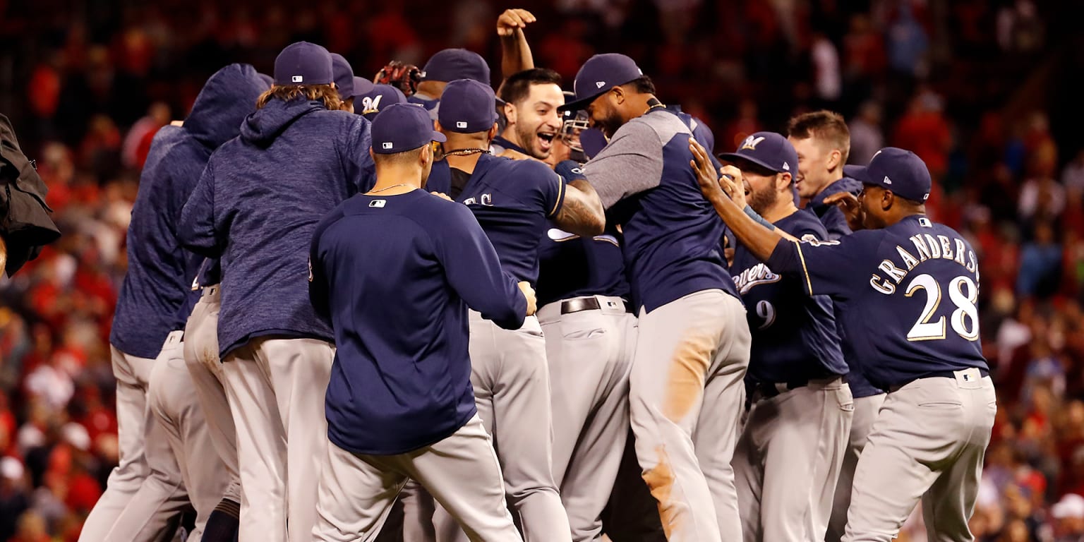 Brewers celebrate 2nd straight playoff berth with wild clubhouse