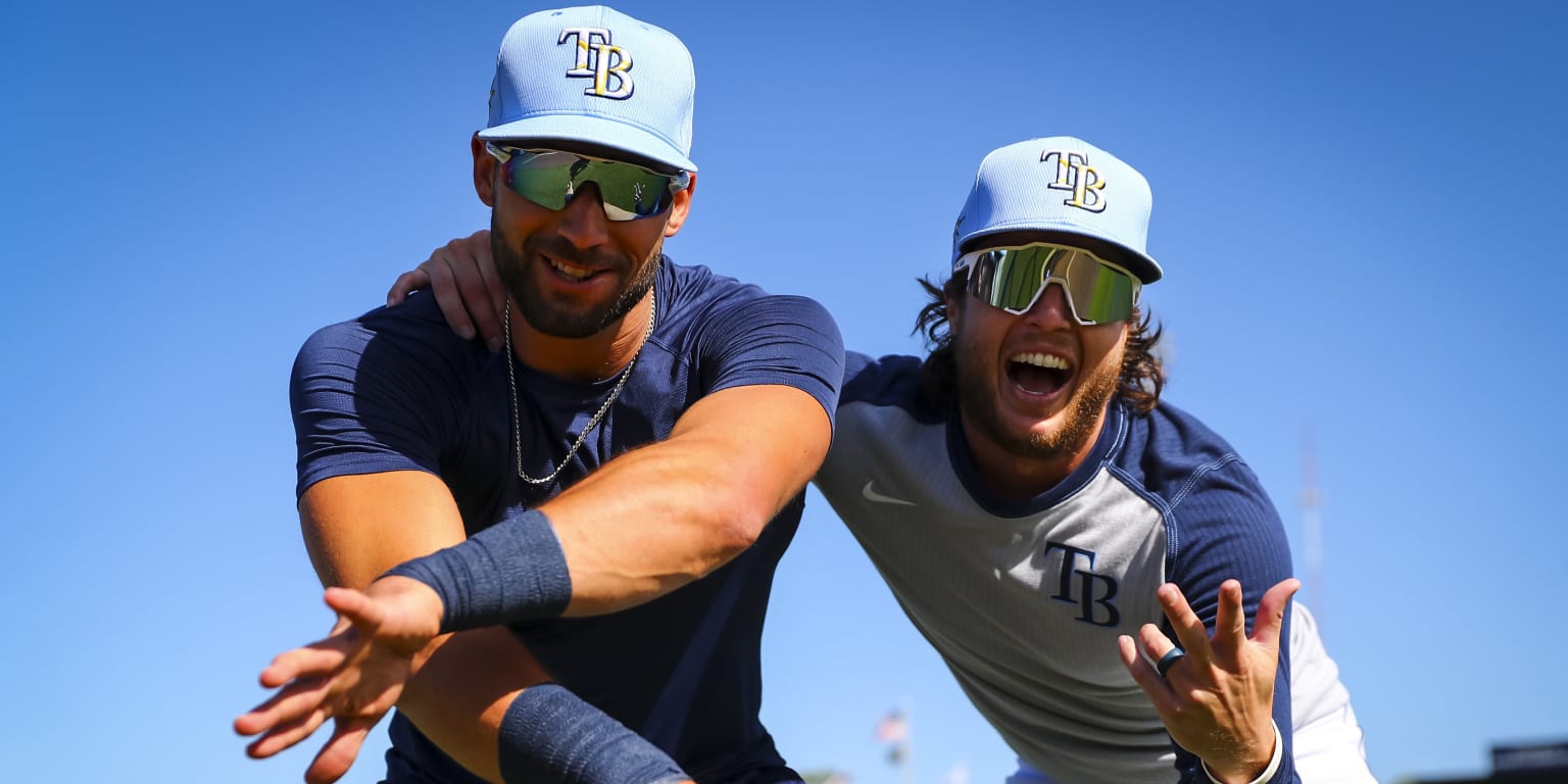 Tampa Bay Rays' Kevin Kiermaier puts on his sunglasses before a