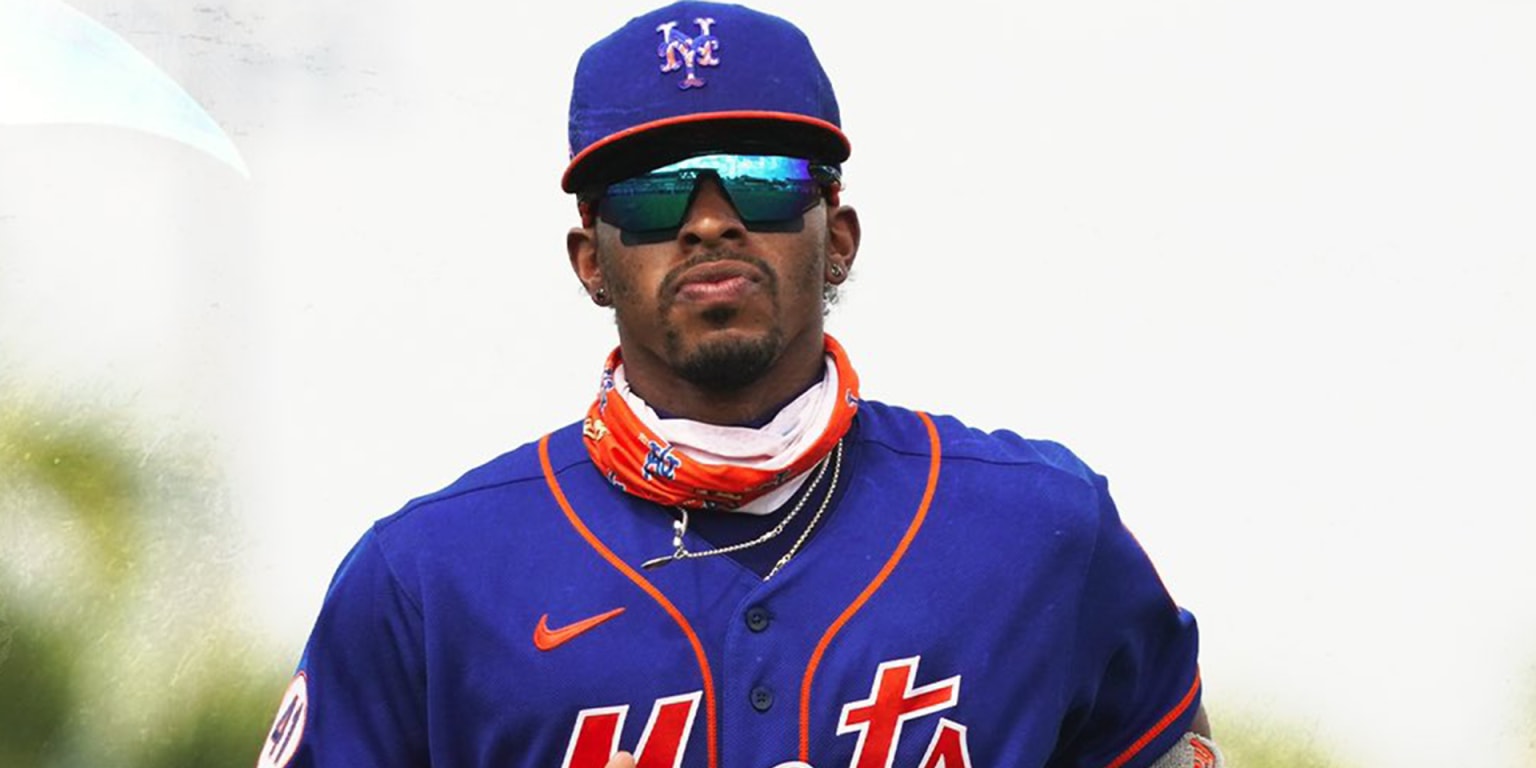 Francisco Lindor shows up to Mets camp in Coming to America jacket