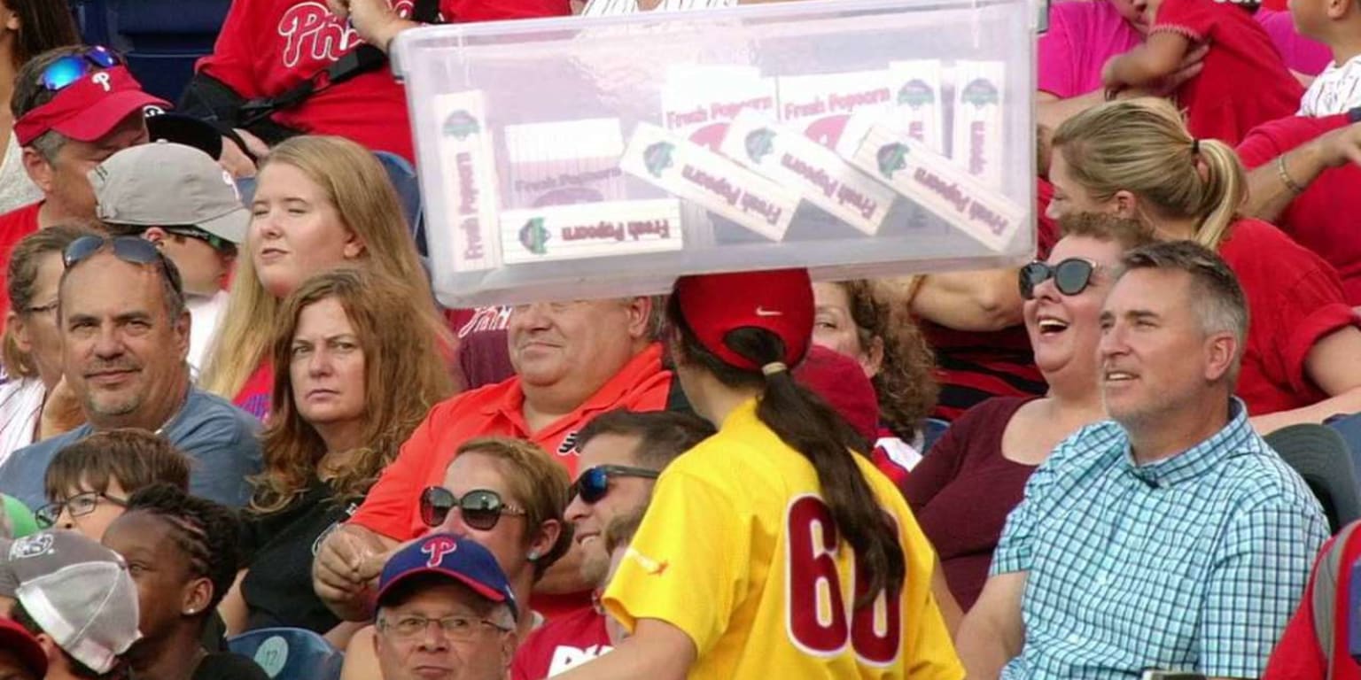 Popcorn vendor turns Phillies games into a balancing act