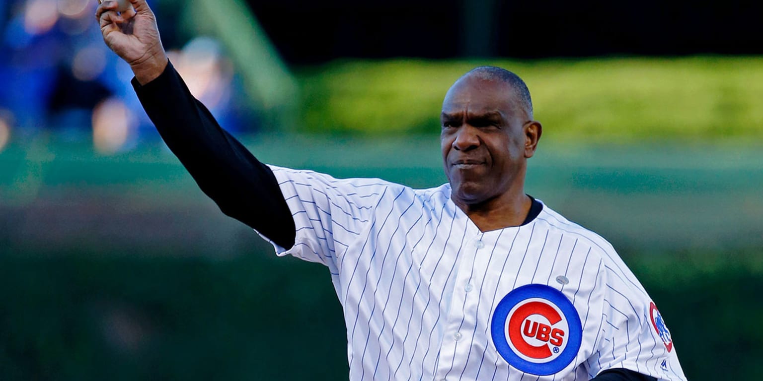 Andre Dawson happy to return to Cubs