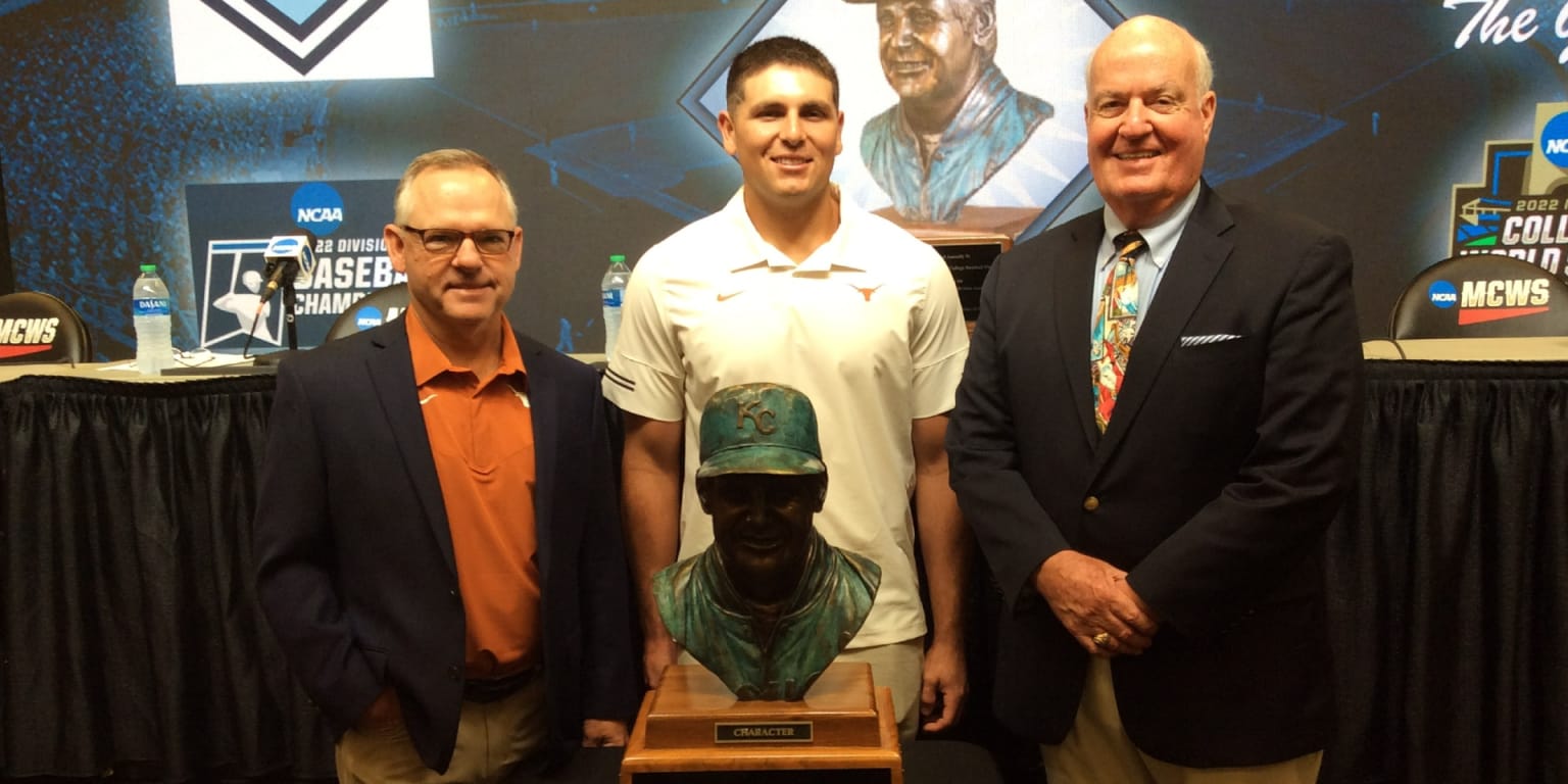 Texas' Ivan Melendez wins 2022 Golden Spikes Award, first in