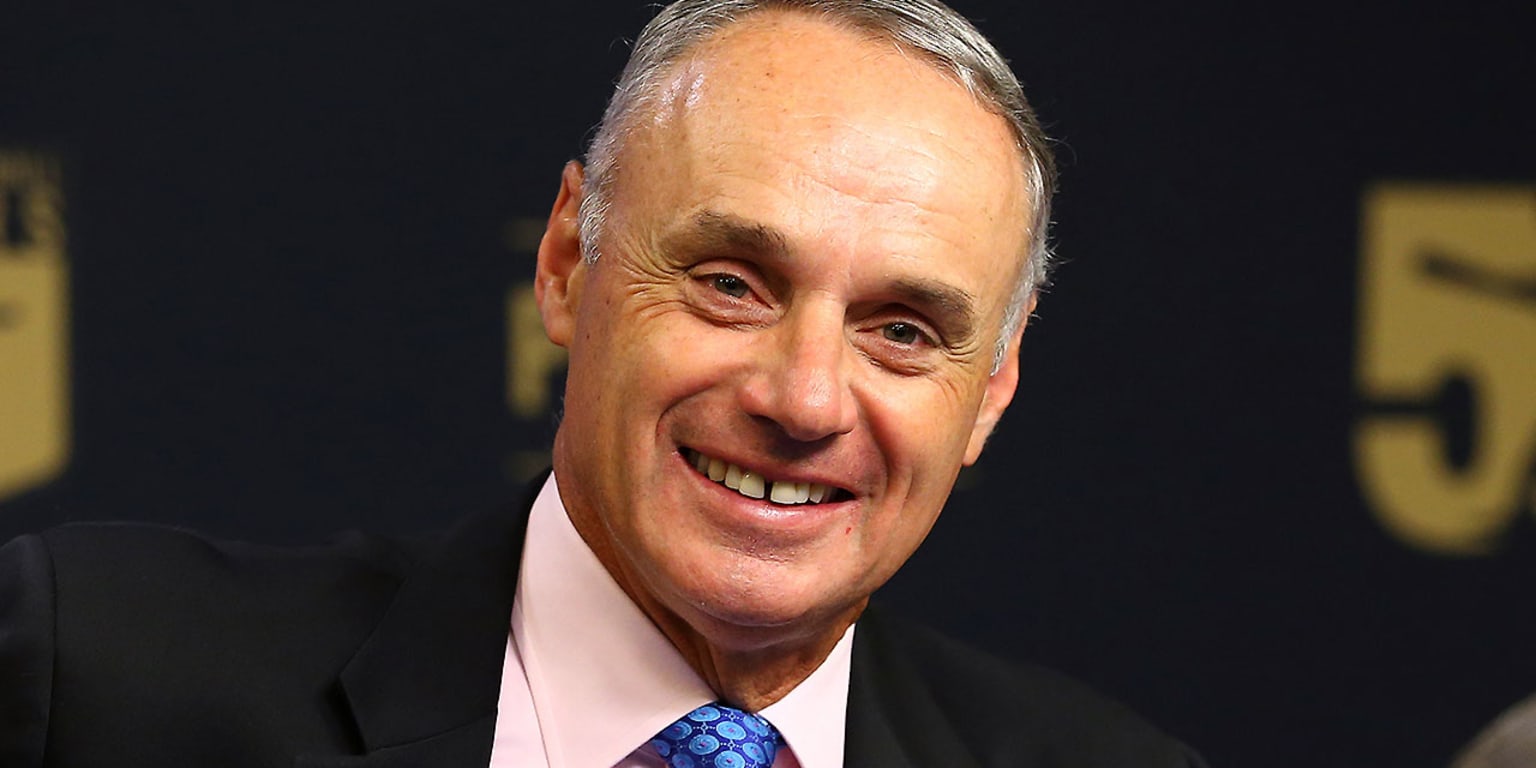 Rob Manfred honored at Harlem RBI event