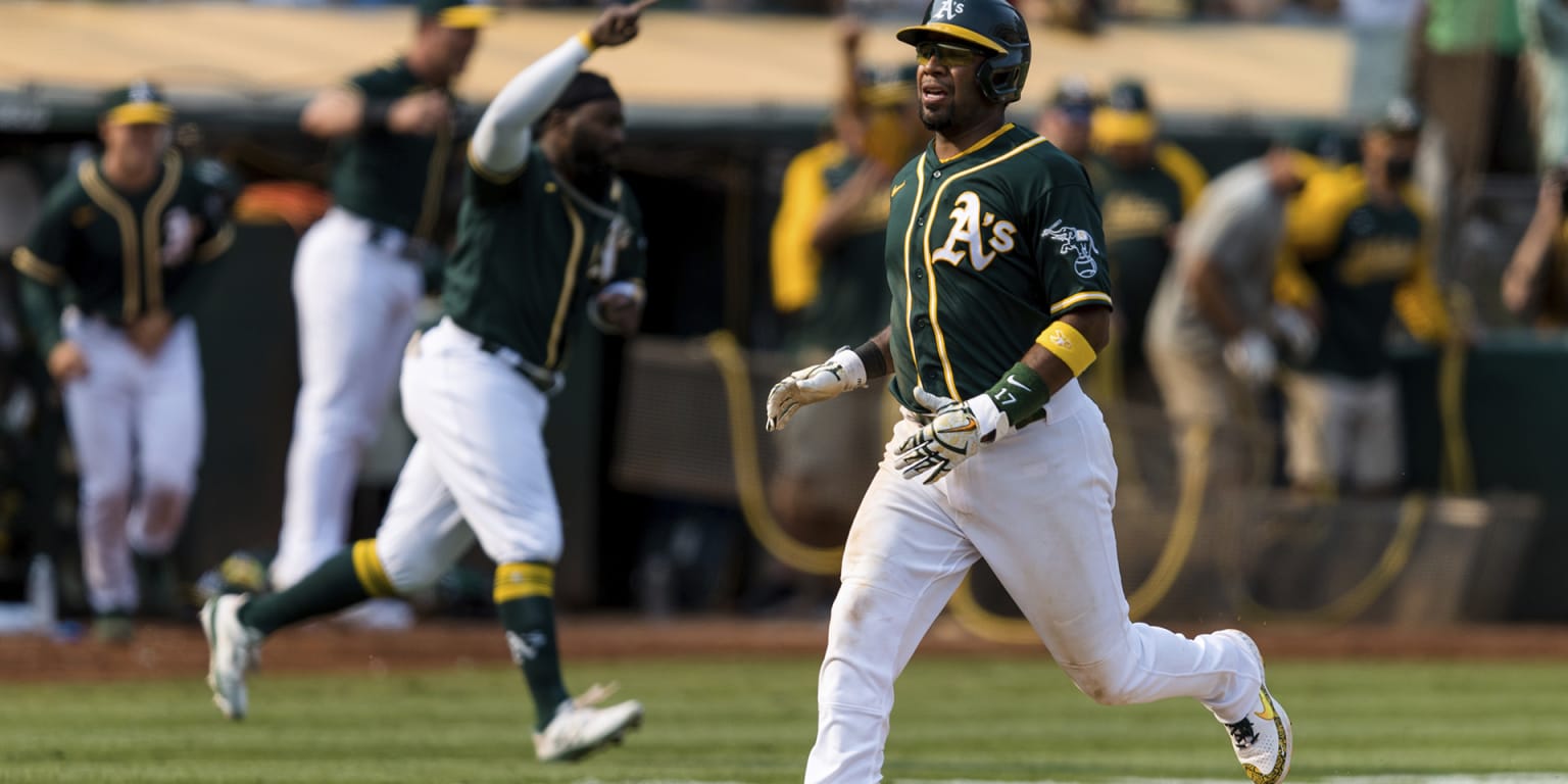 A's shortstop Elvis Andrus has surgery for fibula fracture