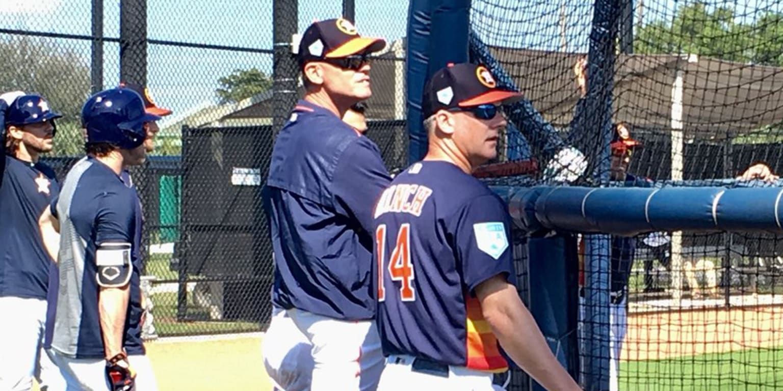 Hall of Famer Craig Biggio helps out at Astros spring training