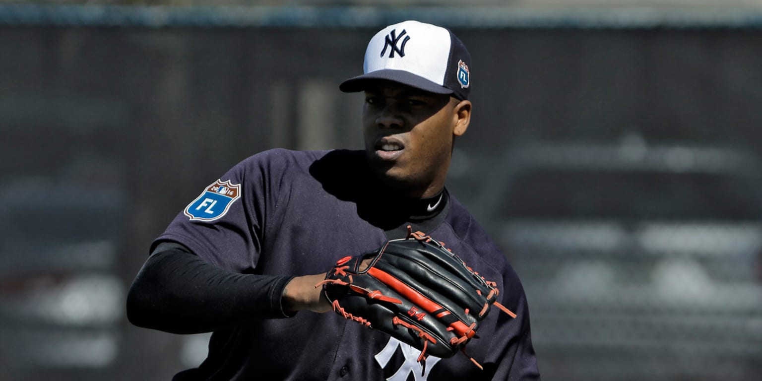 Aroldis Chapman pink yankees jersey is back with the Yankees; how