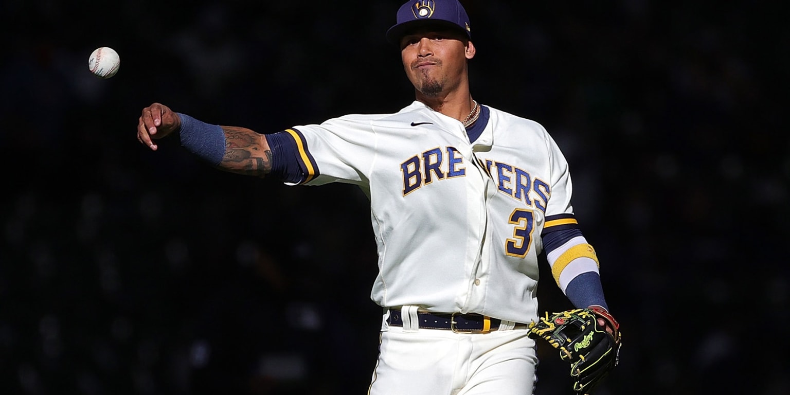 Brewers trade Orlando Arcia to the Braves for two pitchers