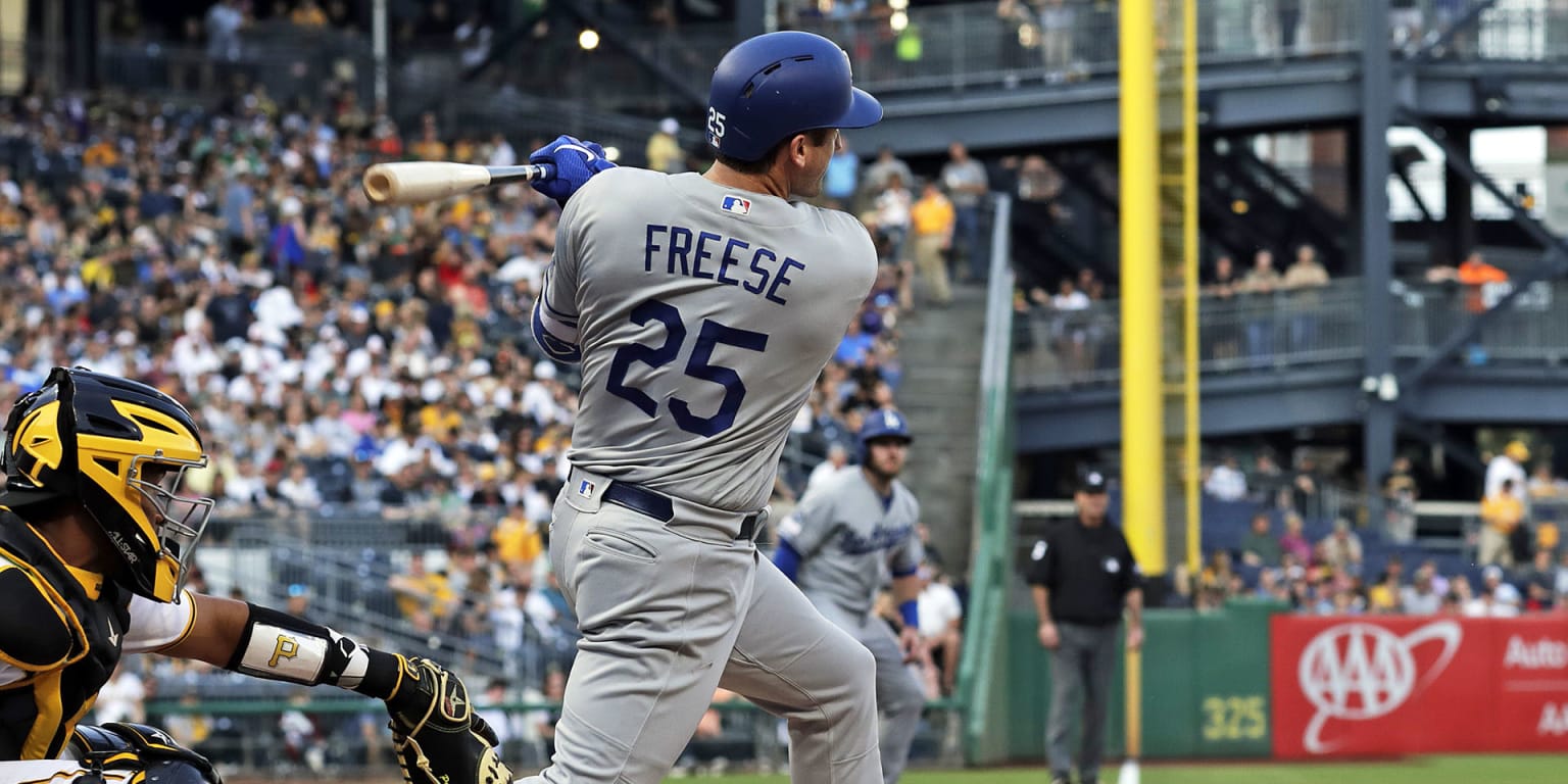 David Freese, Cody Bellinger power Dodgers past Pirates