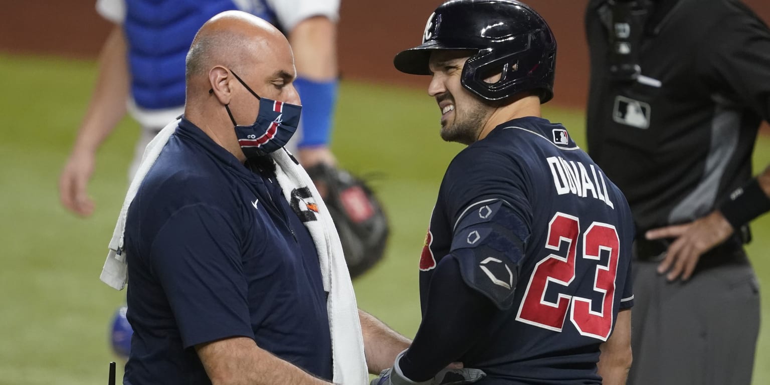 Adam Duvall exits Game 1 of NLCS with oblique injury